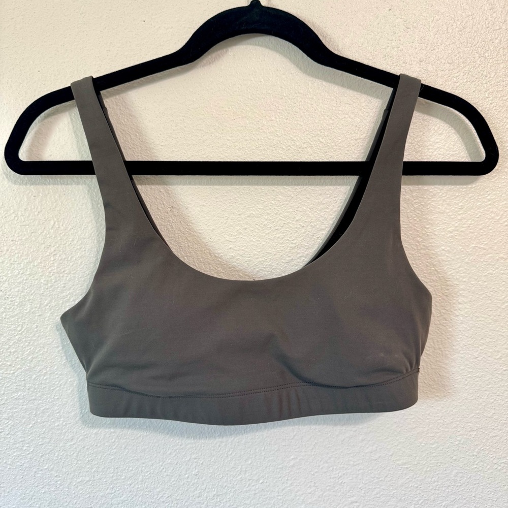 Vuori Daily Sports Bra – Size Small (No Tag), Oregano, Medium Support